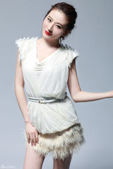 幻灯组图：音乐才女林天爱优雅大片 鲜艳红唇显娇嫩