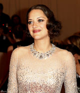 高清组图：纽约大都会庆典 玛丽昂-歌迪亚礼服华美