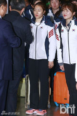 组图：韩花滑女王金妍儿等结束冬奥会归国