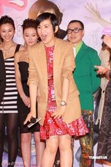 幻灯：《美丽密令》首映 阿Sa(蔡卓妍)着装沉重强颜欢笑