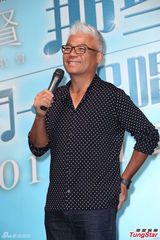 组图：巫启贤曝演出曾招小混混闹场 惨遭砸鸡蛋