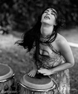 组图：准妈妈金-卡戴珊魅力大片狂野迷人