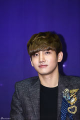 高清组图：姜虎东携昌珉宣传《月光王子》