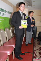 组图：霍启山否认大嫂郭晶晶怀孕 祝福章子怡