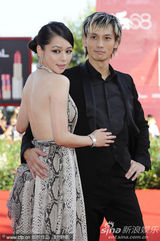 组图：《赛德克-巴莱》首映 徐若瑄露背礼服性感