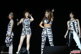 组图：周笔畅信乐团出席音乐派对 2NE1压轴献唱