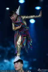 组图：闭幕式现场精彩杂技表演 技惊四座