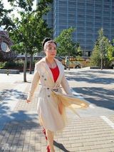 组图：芙蓉姐姐喜庆走进政协礼堂 小口吃饭扮优雅