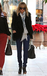 高清组图：好莱坞名媛妮可-里奇街拍马甲保暖