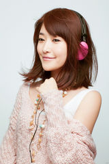 组图：徐子淳发最新写真 香草美人温婉清新