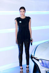 高清组图：乐基儿喜欢驾车之乐 不与黎明一起做运动 