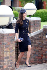 高清组图：英国王妃凯特-米尔顿军旅风装扮现身