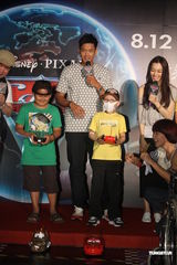 组图：范范黑人参加慈善首映 造人计划顺其自然