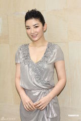 组图：古天乐高圆圆远赴云南拍戏 郑秀文探班打气