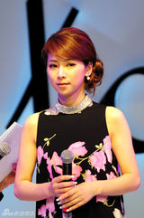 组图：仙妻水谷雅子亮相活动分享美容秘诀