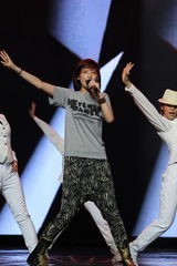 组图：快乐女声10进9将打响 10强选手集体彩排