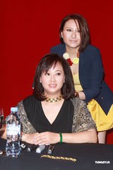 组图：何超云现身做慈善 问及陈山聪避而不答