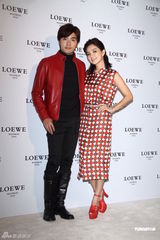 组图：贺军翔帅气亮相活动 Ella担心婚礼哭花妆