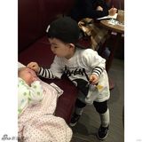 组图：韩国丑萌小正太再曝萌图 小眼咪咪喜感足