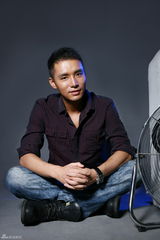 高清图：《姑苏十二娘》将开拍 男一号王晔拍写真