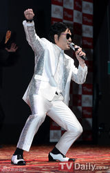 组图：《歌唱比赛》柳贤京金仁权自曝像夫妻