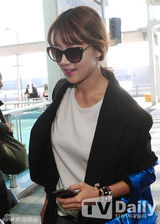 组图：宋智孝成宥利韩智慧便装现身机场赴香港