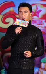 组图：《喜羊羊》发布会 郑恺白百何童心未泯