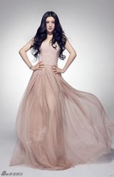 组图：陈廷嘉冷艳魅惑展女王气场