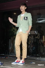 组图：林志玲身型消瘦出席剪彩 谈及逃税无悔意