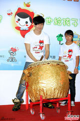 组图：林俊杰筹备个唱忙健身 观摩S.H.E演唱会