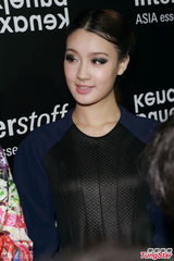 组图：AOA喜尝模特儿滋味 张继聪淡定行猫步