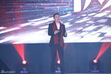 组图：2012新浪微博之夜现场-曹国伟登台致辞