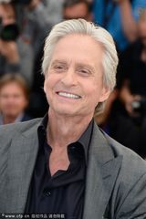 组图：《烛台背后》道格拉斯携手马特达蒙亮相