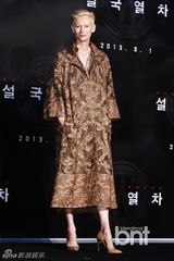 组图：宋康昊等出席《雪国列车》在韩记者会