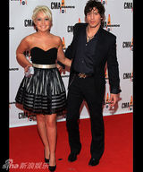 幻灯图集：妮可-基德曼闪耀CMA乡村音乐奖红毯