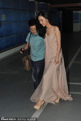 组图：王石女友田朴珺低调出席《合伙人》首映