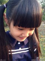 组图：童年小龙女演员超萌生活照 可爱似洋娃娃