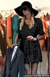 组图：帕里斯-希尔顿潮店扫货毫不惜金