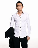 幻灯图：果静林新写真显深邃气质 演戏如布棋局