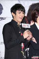 组图：汪东城当人体模特 模仿蒙娜丽莎惟妙惟肖