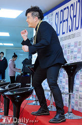 组图：SJ宣传个唱黑装帅酷 4月征战南美