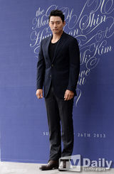 组图：韩星申贤俊大婚 张东健玄彬等大牌齐聚