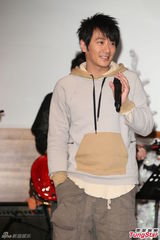 组图：孙耀威在家只穿内裤 赠陈威全韭菜“补身”