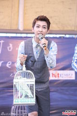 组图：炎亚纶视周杰伦为贵人 与初恋女友话题多