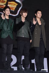 高清图：韩国五大组合天团开唱 SJ压轴掀高潮 