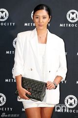 组图：任时完李准出席品牌展示会黑白装拼帅