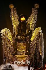 组图：G-dragon获音乐节目冠军 宣美撅臀辣舞