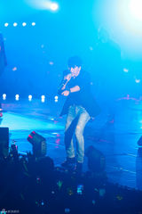 独家高清：GD胜利EXO等唱响StayG演唱会