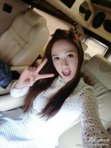 组图：陈乔恩微博九连拍 挤眼嘟嘴卖萌可爱