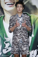 组图：金秀贤朴基雄李玹雨新片演绎花美男间谍